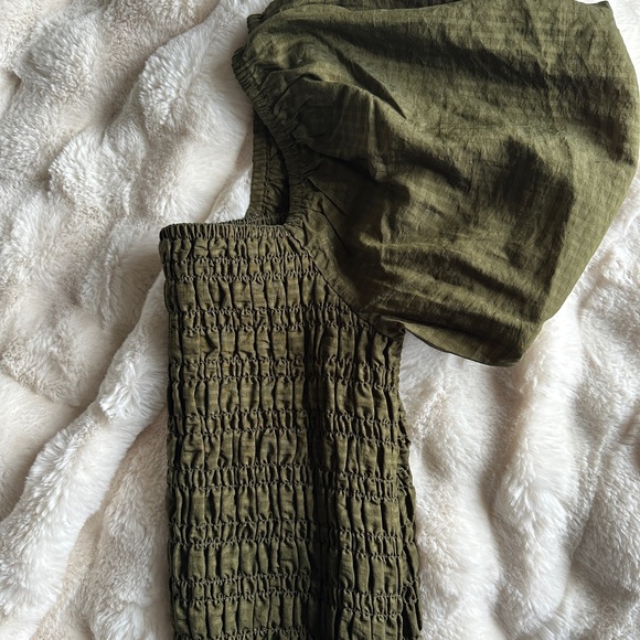 Puff sleeve straight neck blouse - Picture 2 of 4